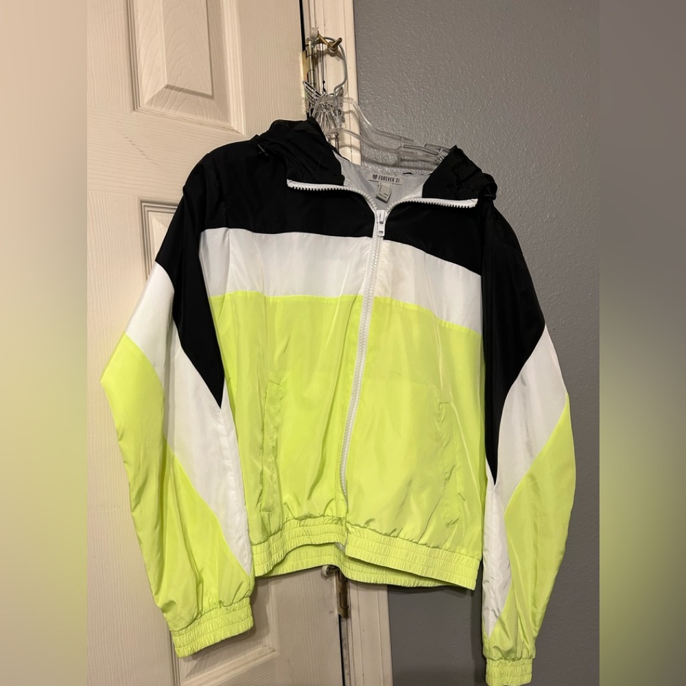 Forever 21 zipper windbreaker jacket size small - like new
